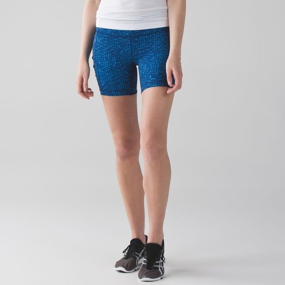 lululemon athletica Pants - Lululemon sz 8 Luxtreme Speed Track Bike Shorts Samba Snake Blue Ruched Running